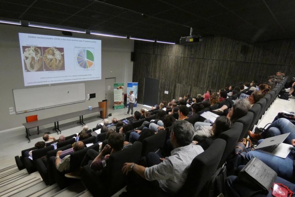 Photo de Gaetano d'Amato (MMG et IBDM) expliquant son diaporama